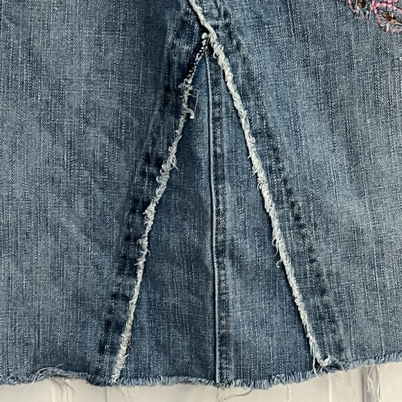 Delias Distressed embroidered Denim Skirt Size 9 Juniors Vintage - Picture 4 of 12